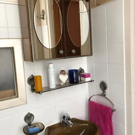 Cute Cottage At Eiffel Tower Apartment Paris
