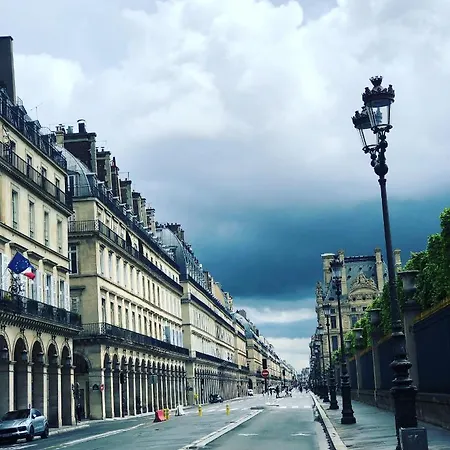 Cute Cottage At Eiffel Tower Paris