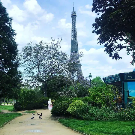 Cute Cottage At Eiffel Tower * Paris