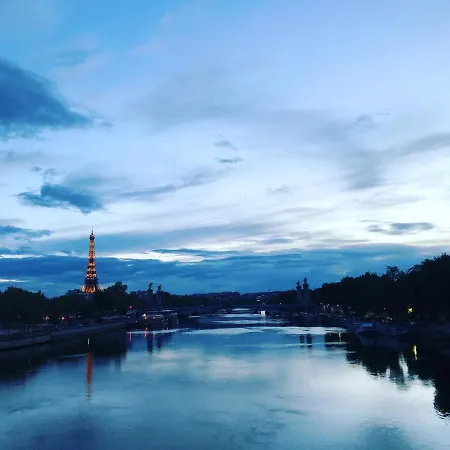 Cute Cottage At Eiffel Tower * 파리